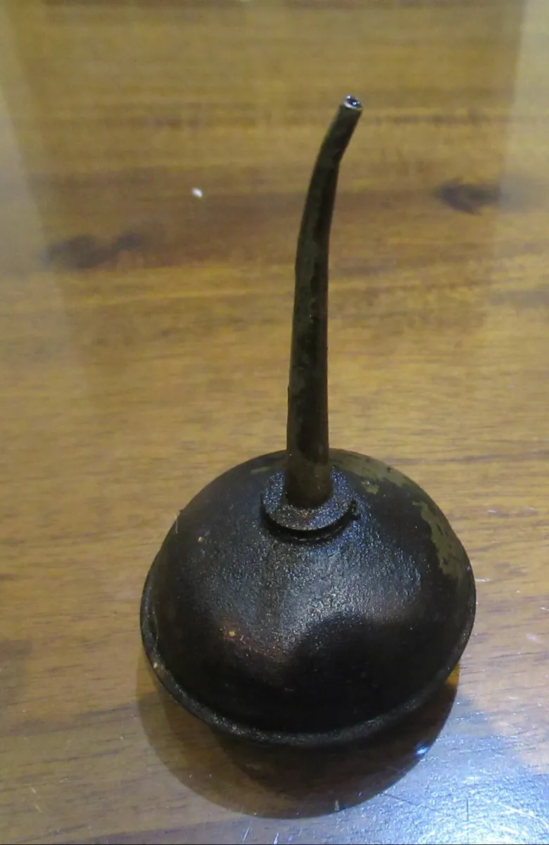antique vintage sewing machine oil singer metal - Image 1