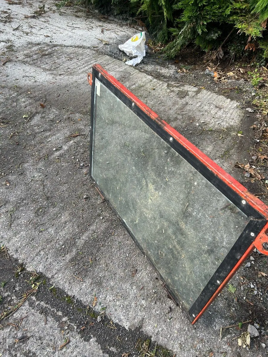 Back window - Image 1
