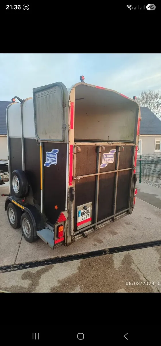 Horse box - Image 1