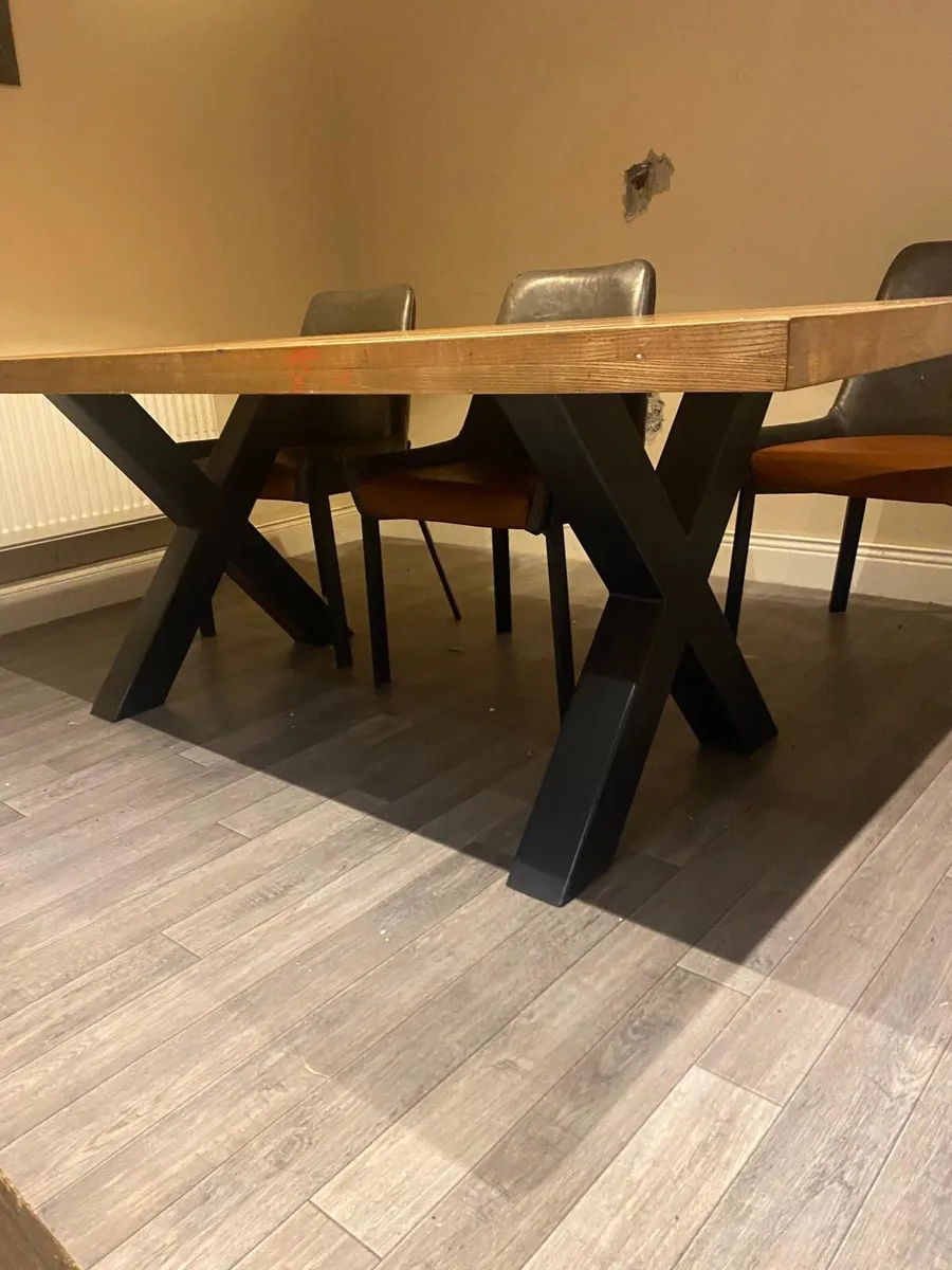 Table & 6 chairs - Image 1