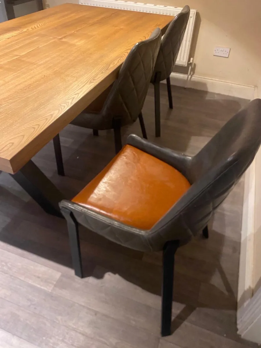 Table & 6 chairs - Image 3