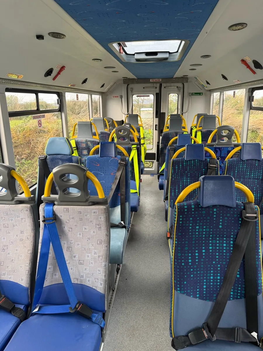 Buses & coaches - Image 2