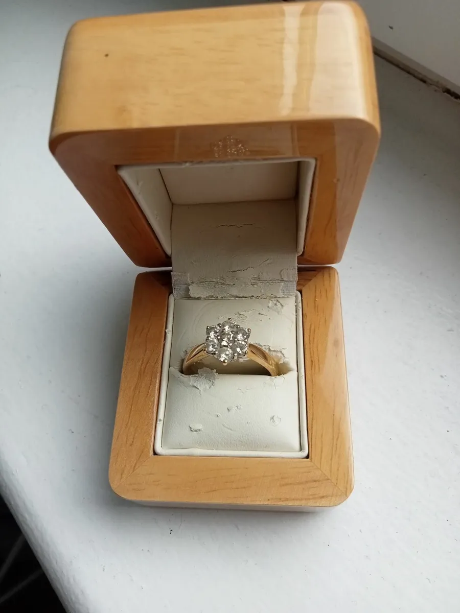 Engagement ring - Image 1