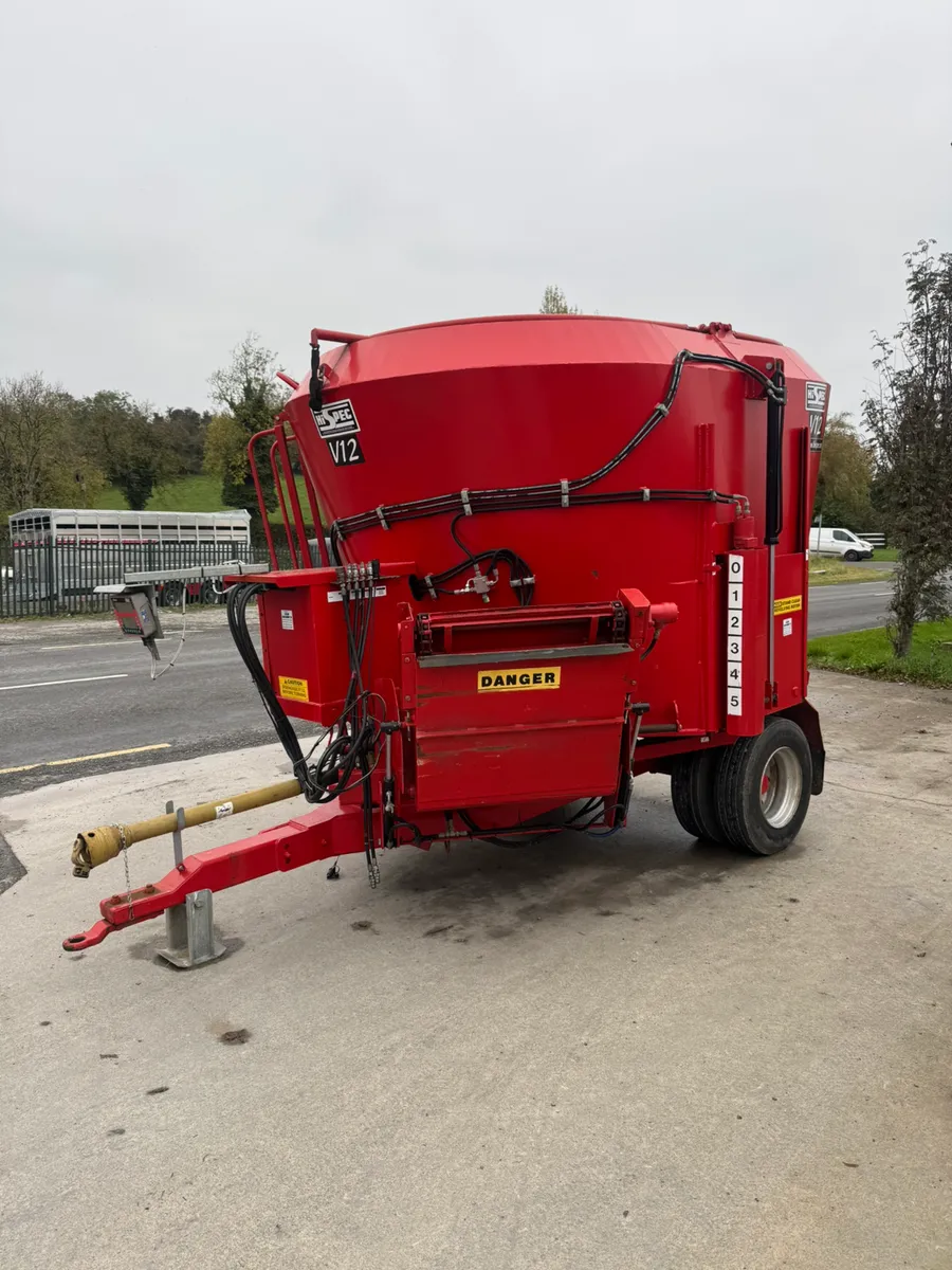 *** HI SPEC V12 TUB FEEDER *** - Image 1