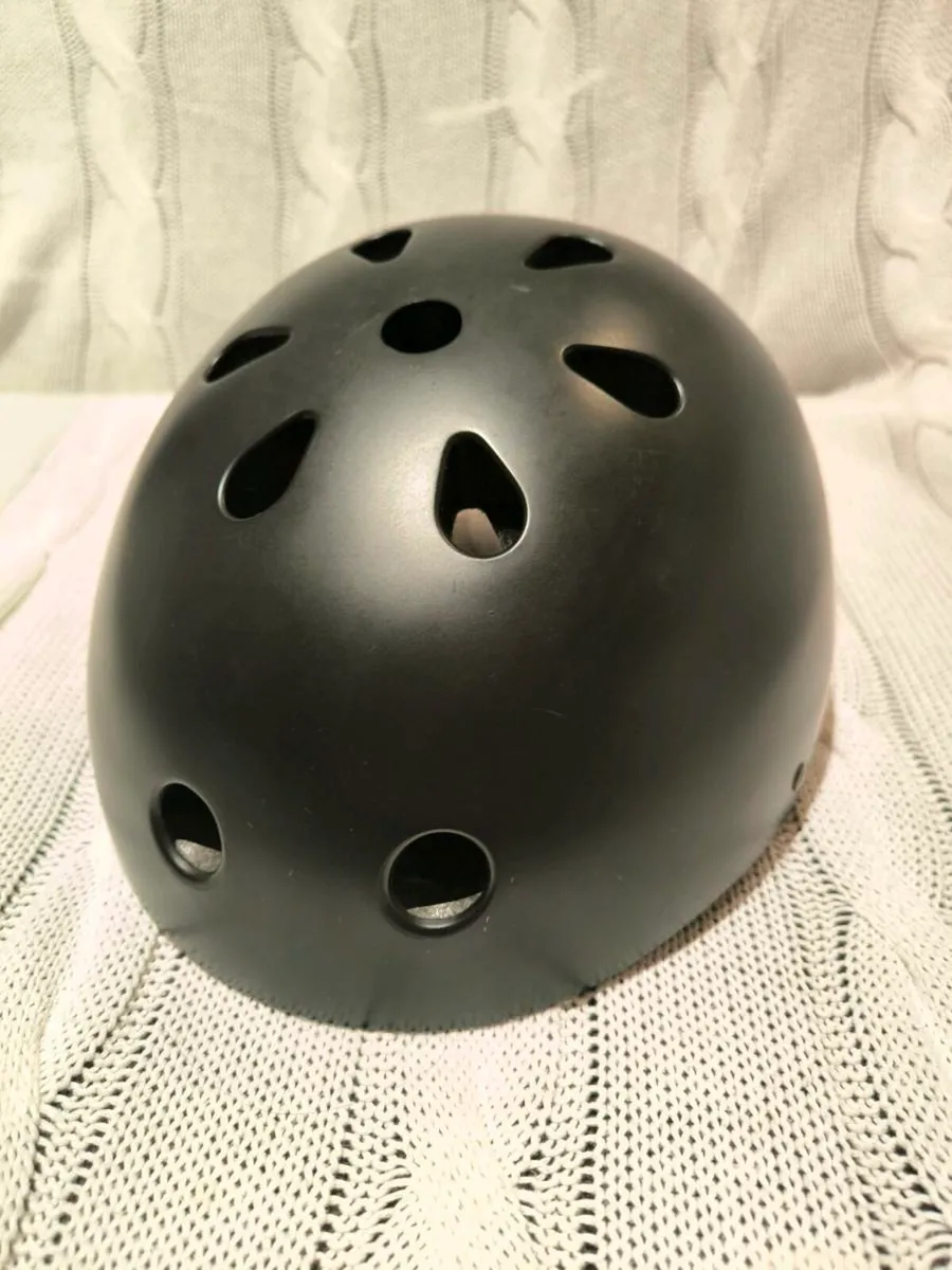 Bicycle helmet - Image 1