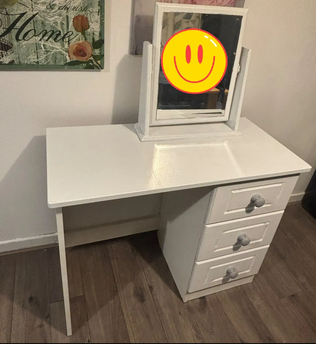 White dressing table with mirror