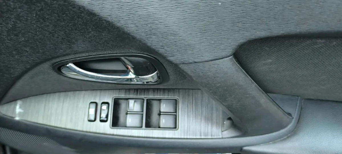 Toyota Avensis T27 2009 - Image 3