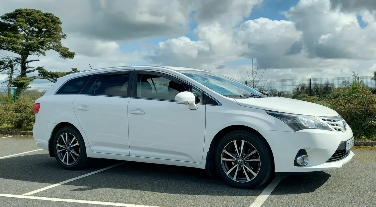 Toyota Avensis 2013 - Image 1