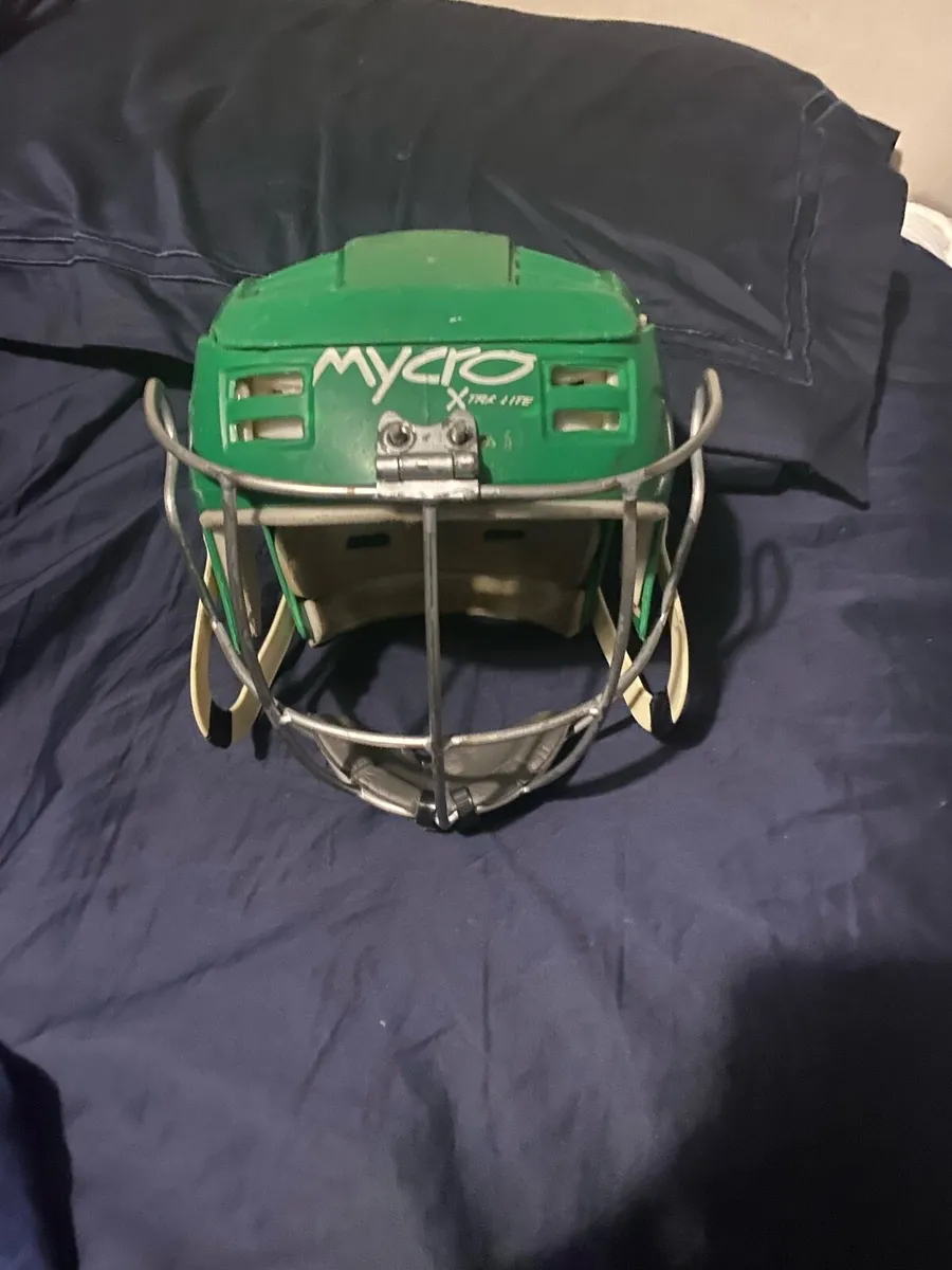 Hurling helmet - Image 1