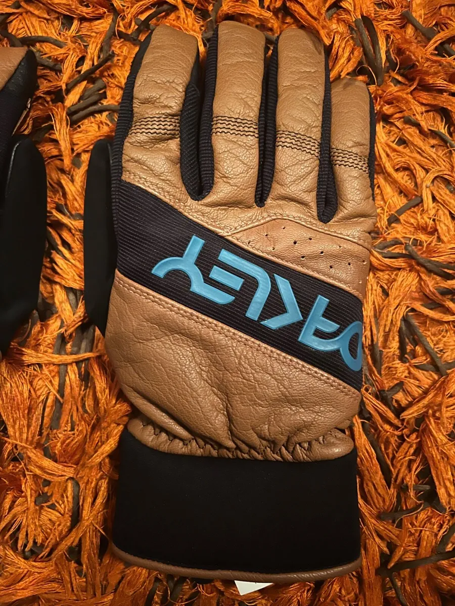 Oakley gloves - Image 2