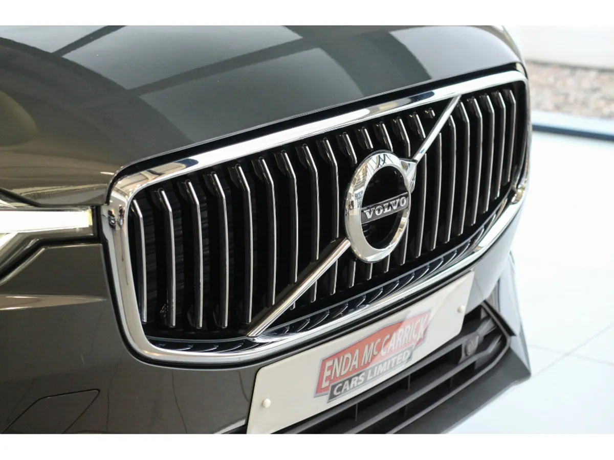 Volvo XC60 T8 INSCRIPTION PRO AWD - HUGE SPEC!! - Image 4
