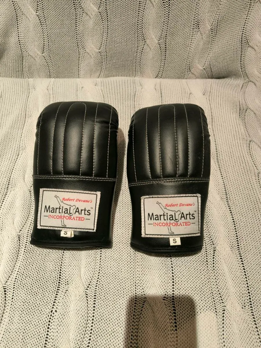 New kickboxing gloves size S - Image 1