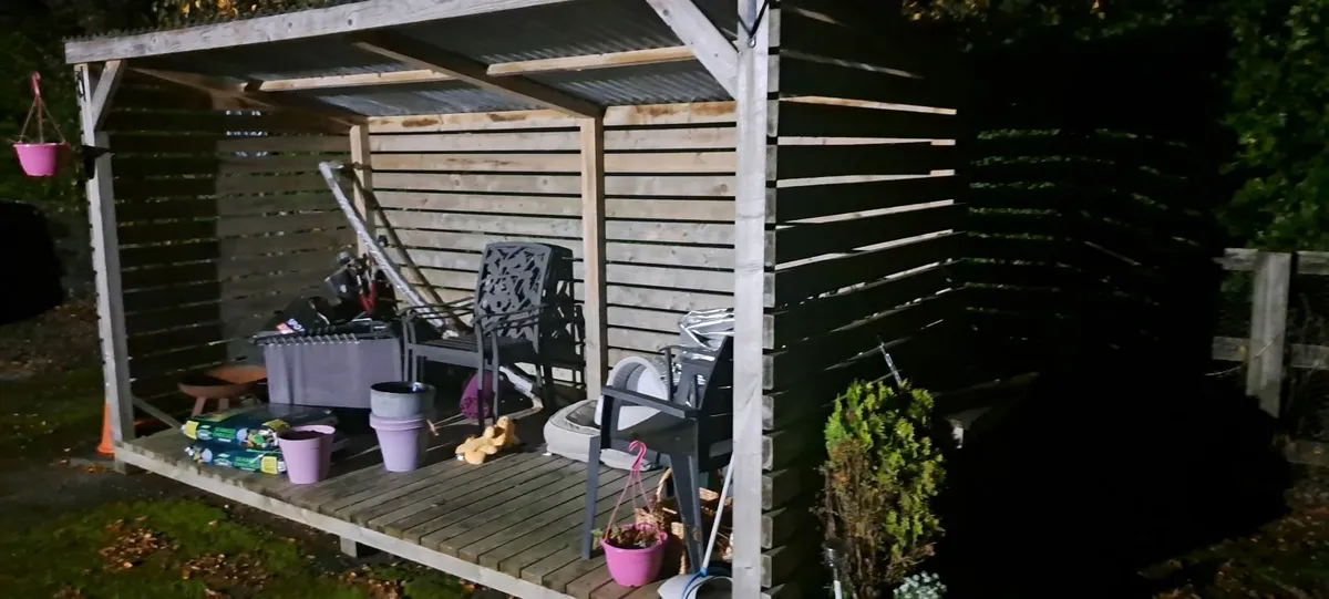 Log shed - Image 1