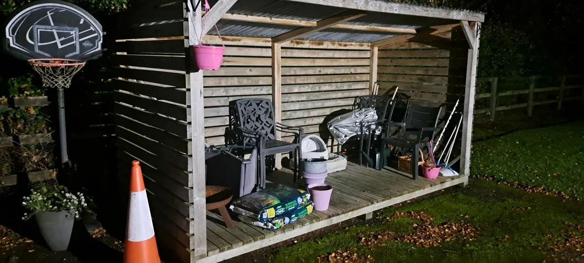 Log shed - Image 2