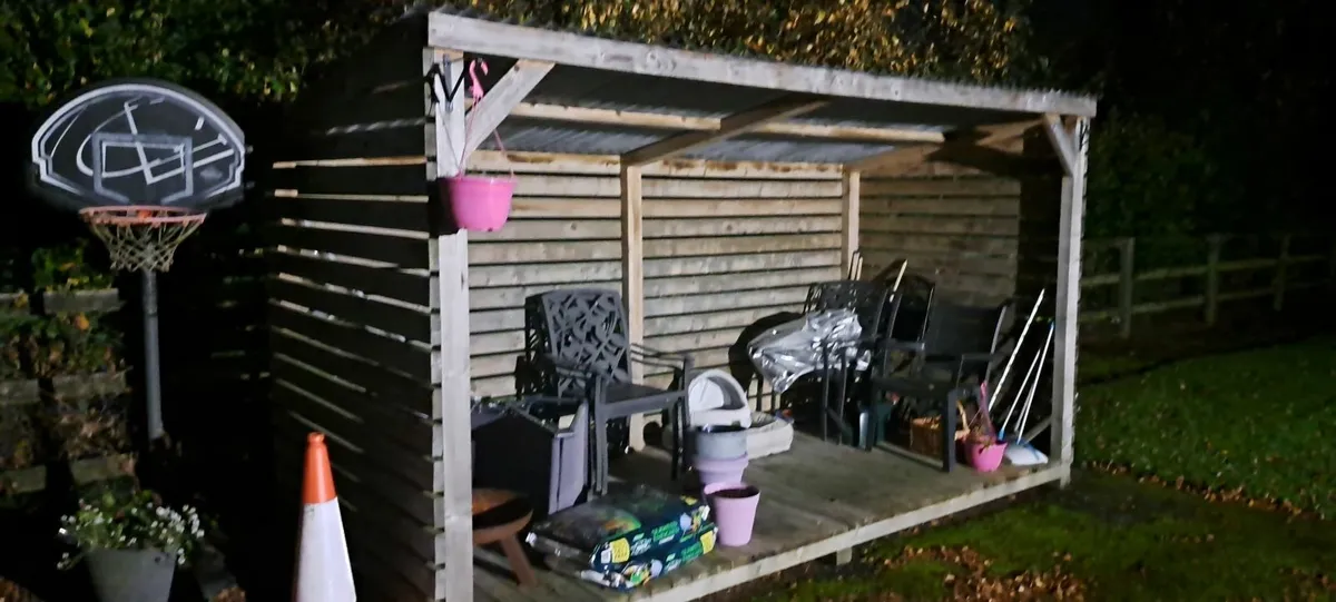 Log shed - Image 3
