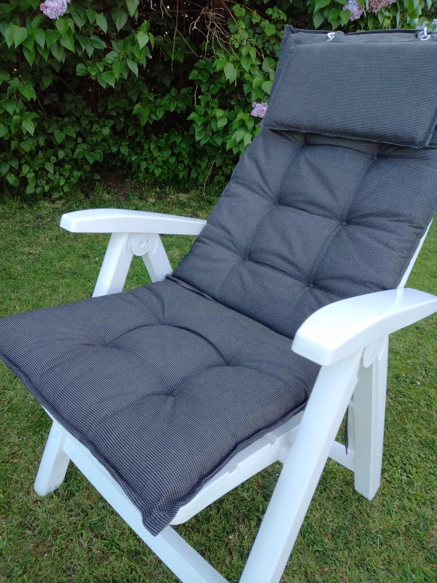 GARDEN CHAIR AND CUSHION €60 - Image 1