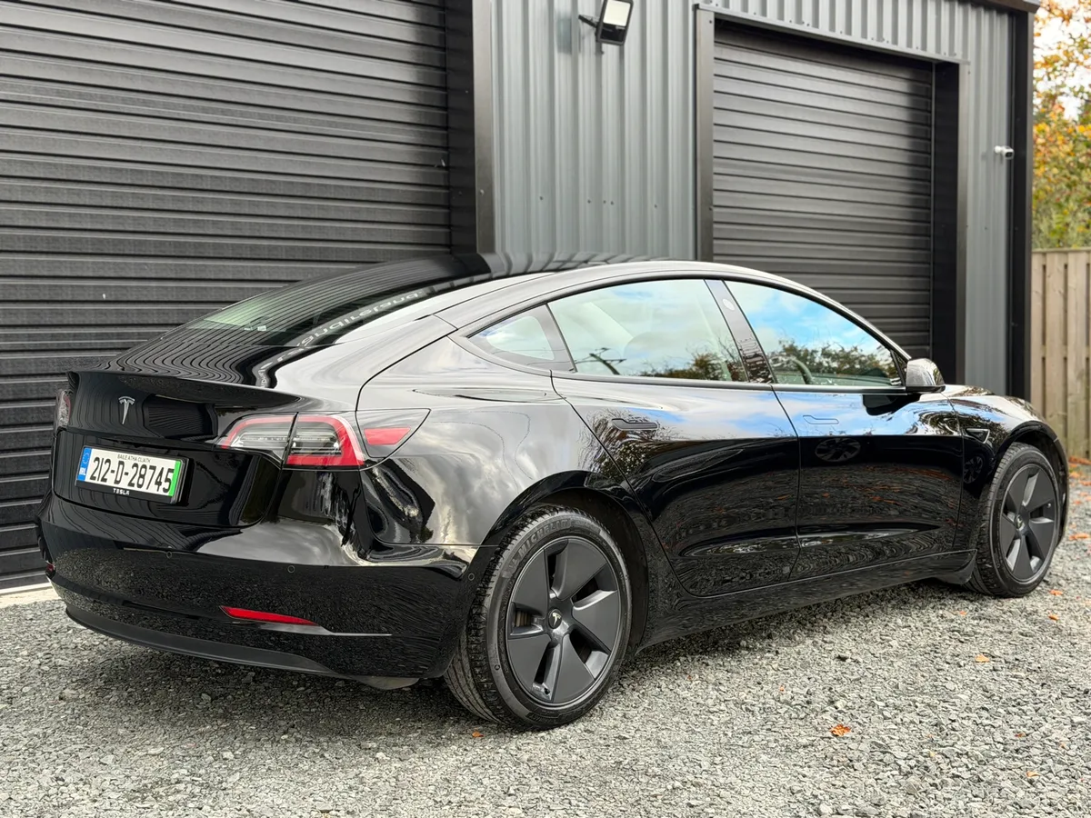 212 Tesla Model 3 Standard Plus - Image 4