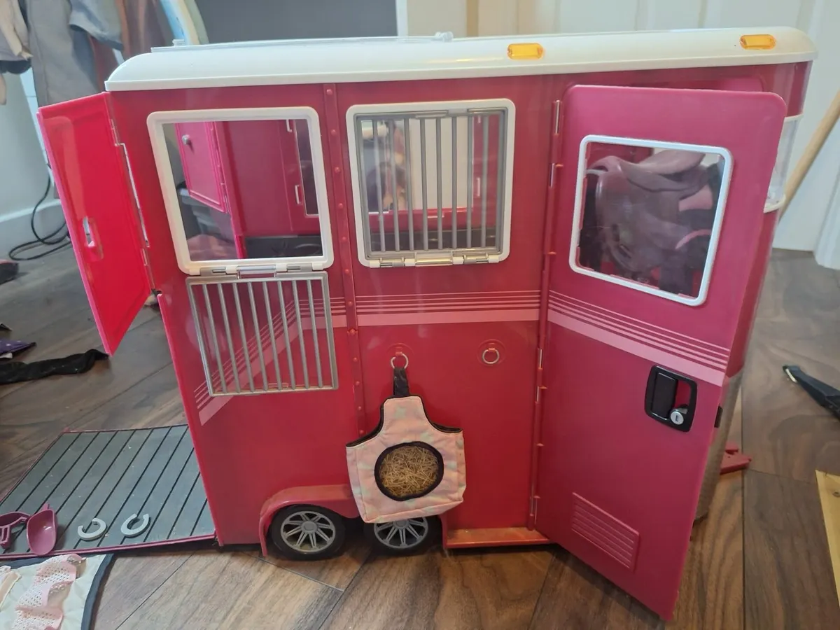 Our Generation Horse box, jeep and horse - Image 1