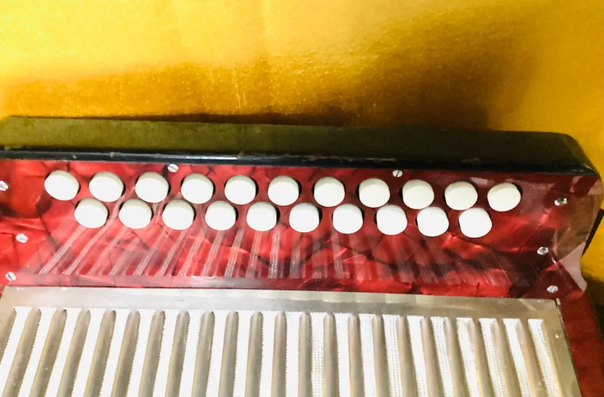 HOHNER CORSO B/C 3 VOICE BUTTON ACCORDION USED - Image 2