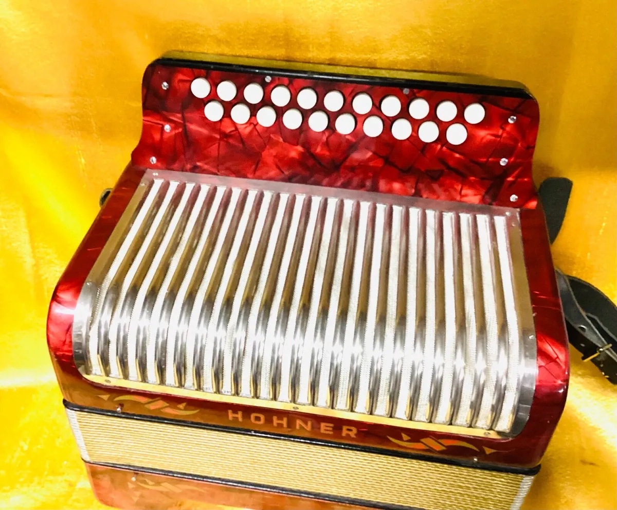 HOHNER CORSO B/C 3 VOICE BUTTON ACCORDION USED - Image 3