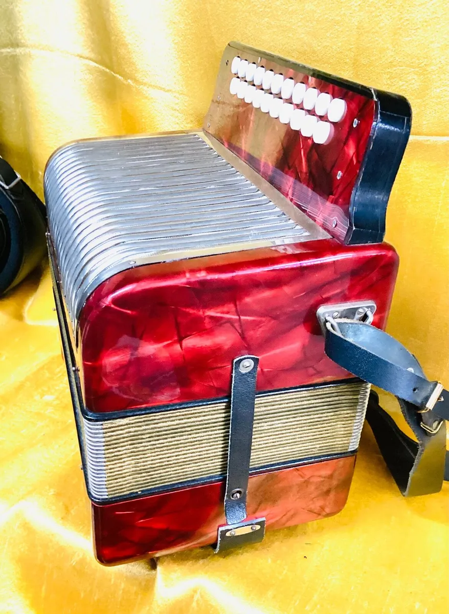 HOHNER CORSO B/C 3 VOICE BUTTON ACCORDION USED - Image 4