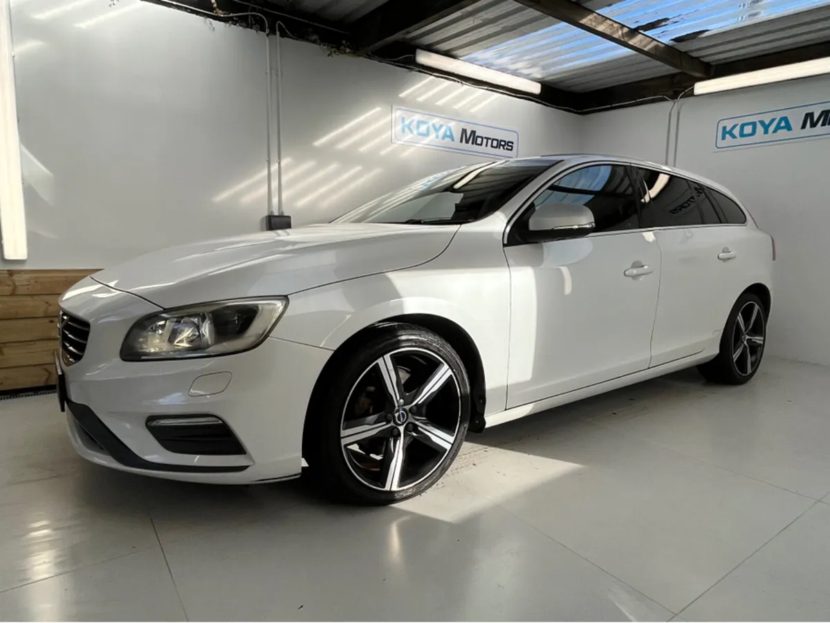 Volvo V60 2.0 D4 R-DESIGN DIESEL AUTO // FULL LEAT - Image 3