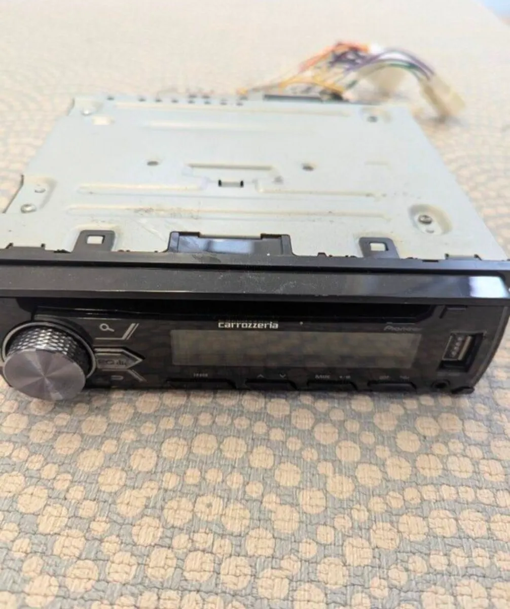 Pioneer car radio - Image 1