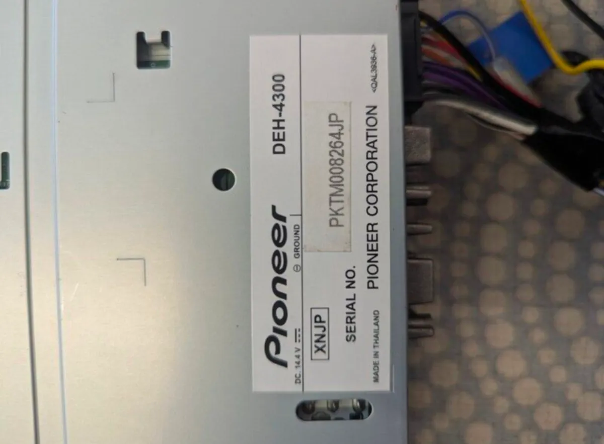 Pioneer car radio - Image 2