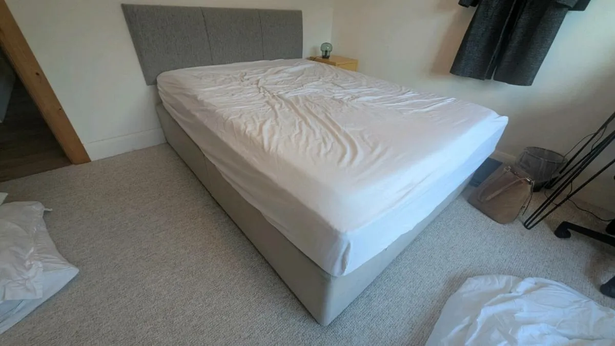 King size divan bed
2m long x 1.5m wide - Image 2