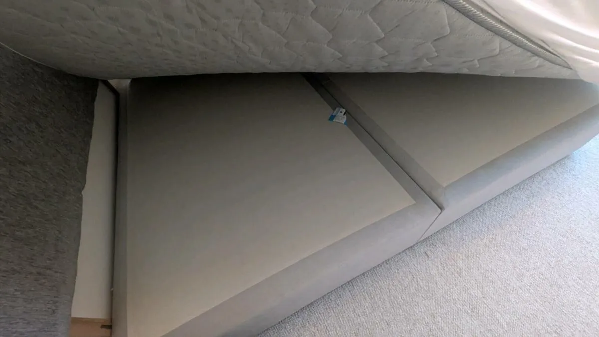King size divan bed
2m long x 1.5m wide - Image 3