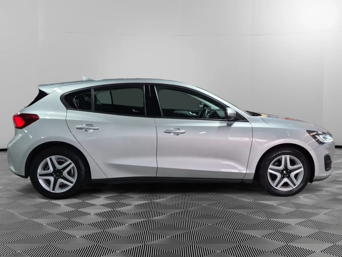 Ford Focus CONNECTED 5DR 1.5 TD 120 S6 S6.2 A8 4DR - Image 4