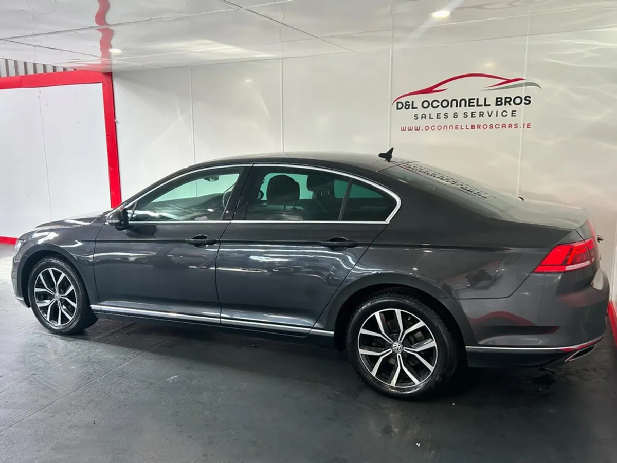 Volkswagen Passat ELEGANCE 2.0 TDI MANUAL 6SPEED F - Image 4