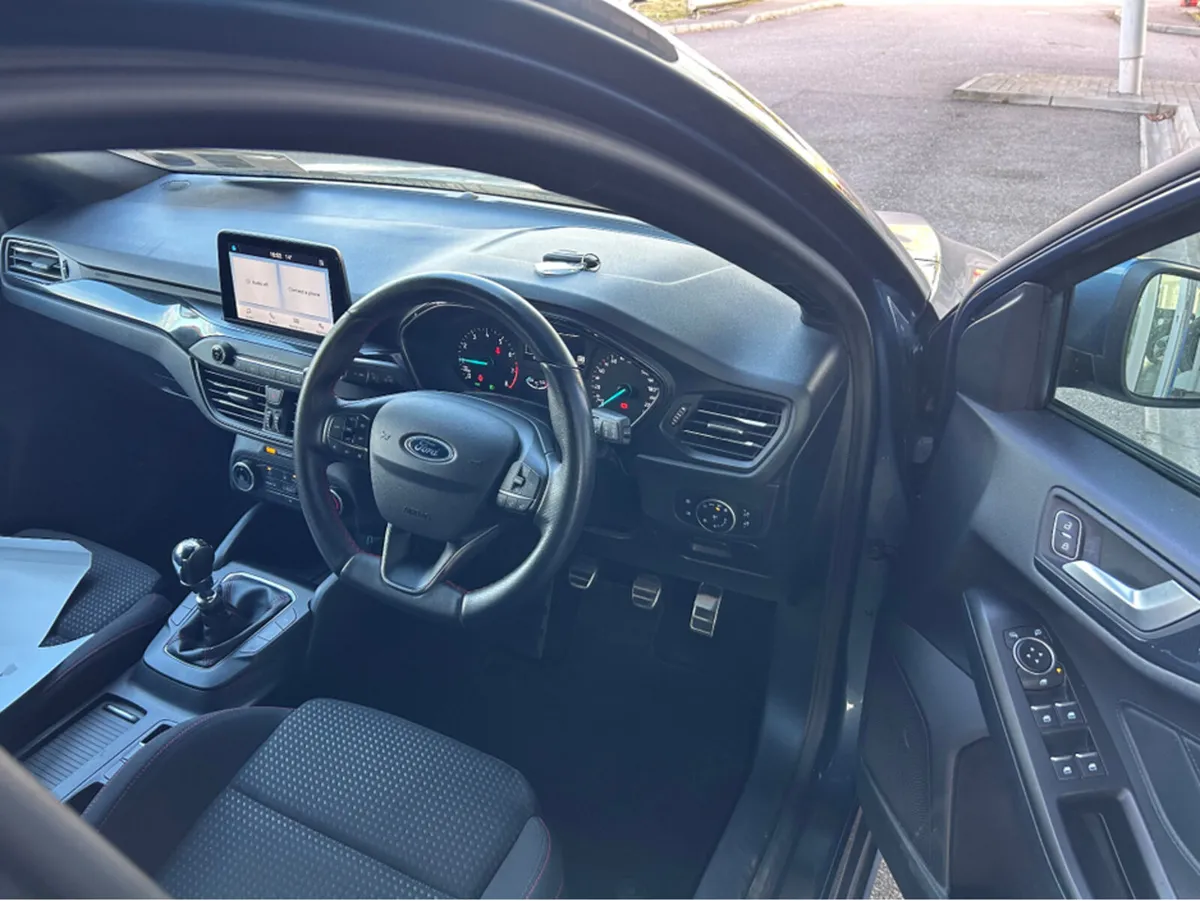Ford Focus ST-LINE 1.0 ECOBOOST 125 125PS 4DR - Image 2