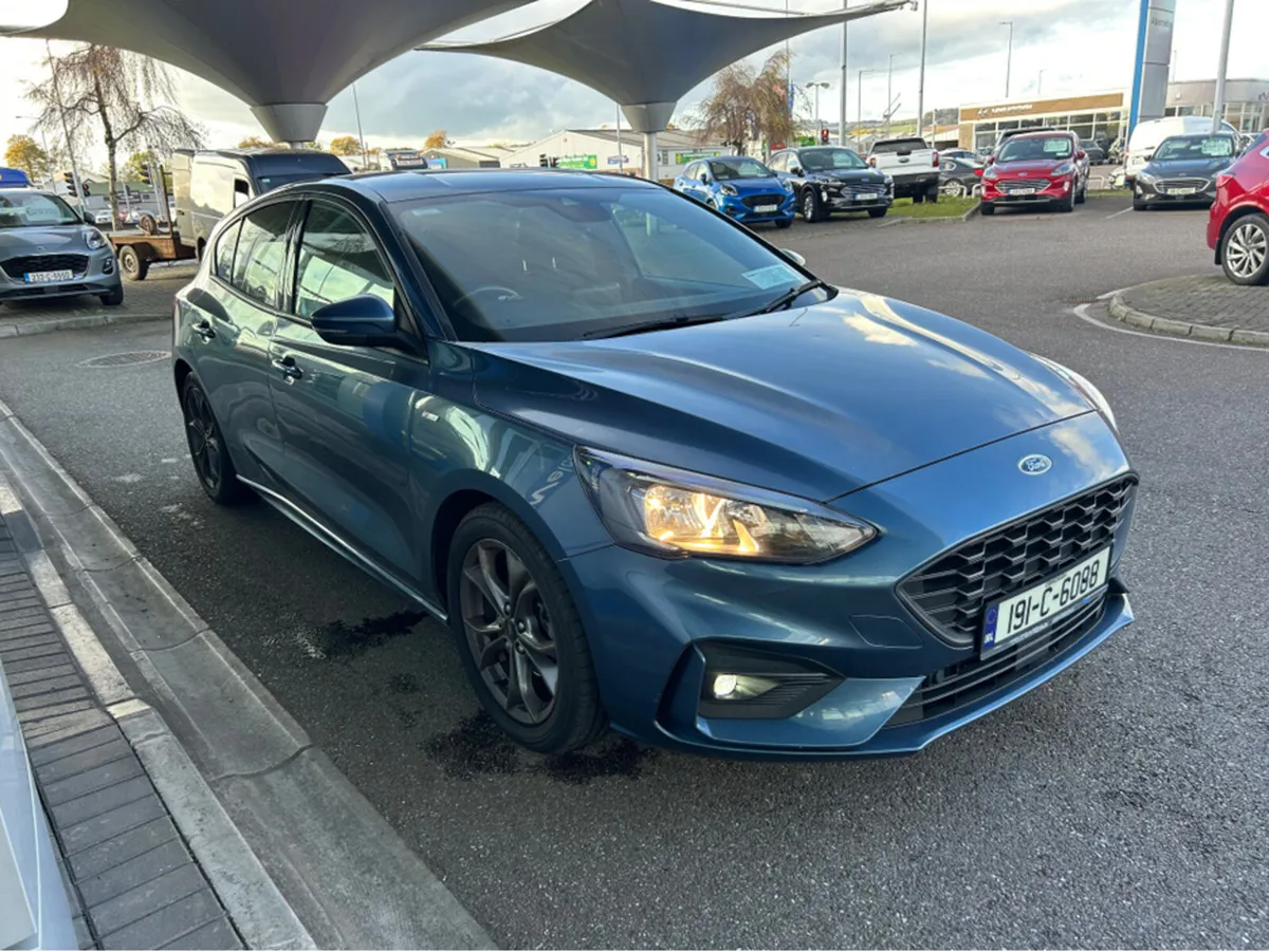 Ford Focus ST-LINE 1.0 ECOBOOST 125 125PS 4DR - Image 3