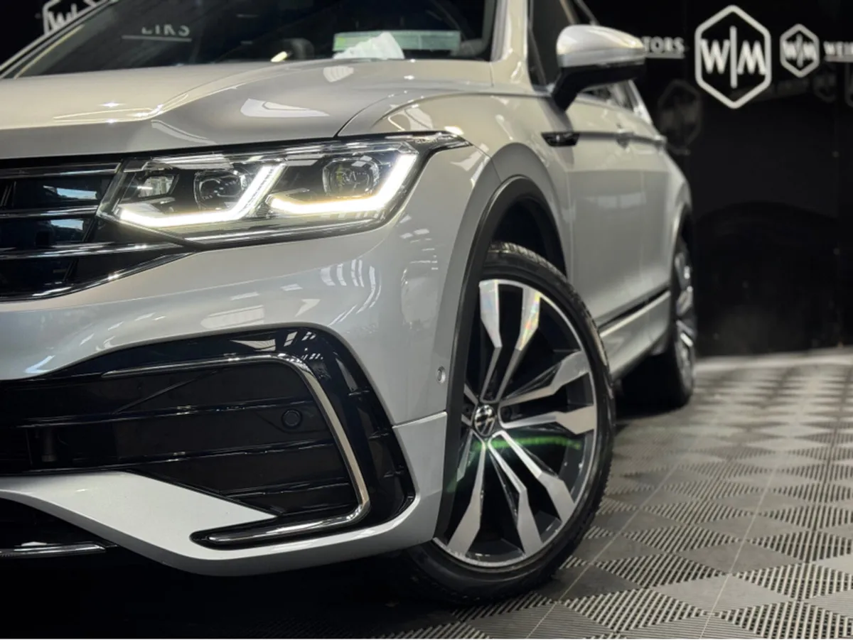 Volkswagen Tiguan R-LINE PANORAMIC SUNROOF IRISH C - Image 3