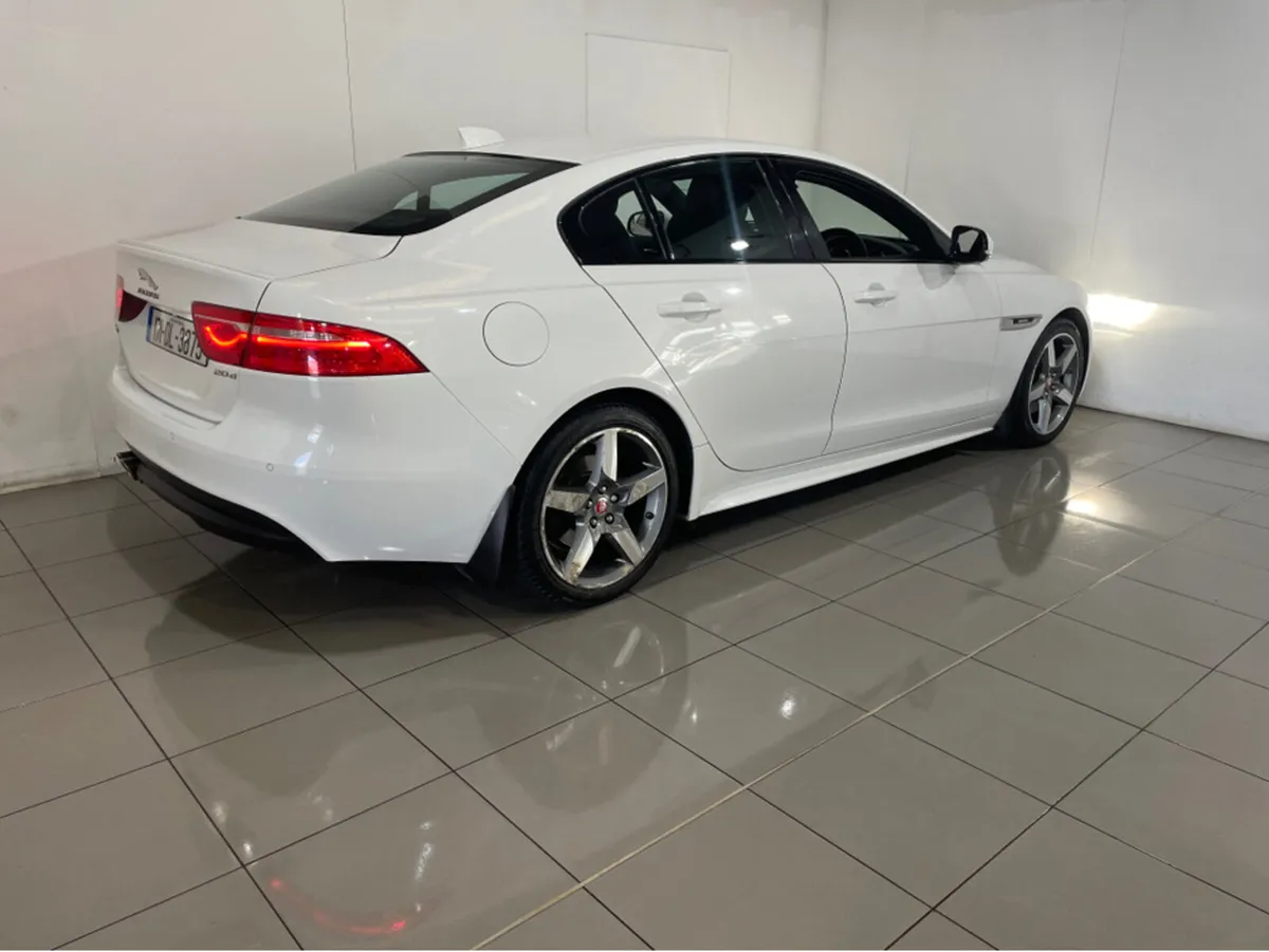 Jaguar XE 2.0 D R-SPORT 180PS 4DR AUTO - Image 3