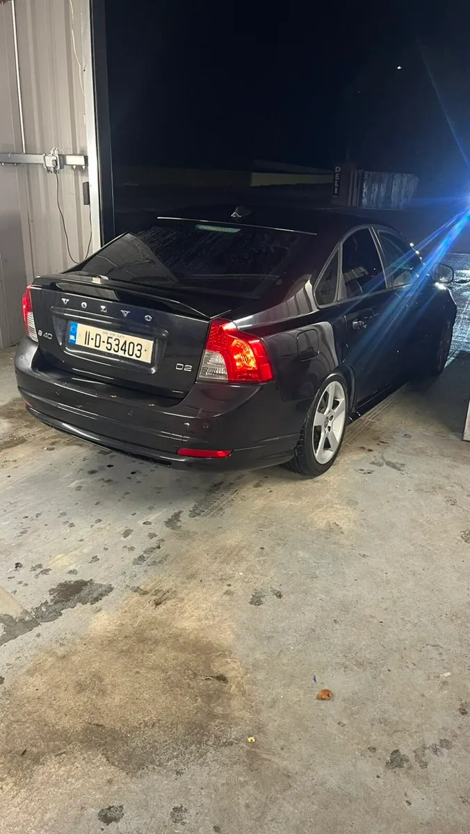 Volvo S40 D2 R-Design - Image 1