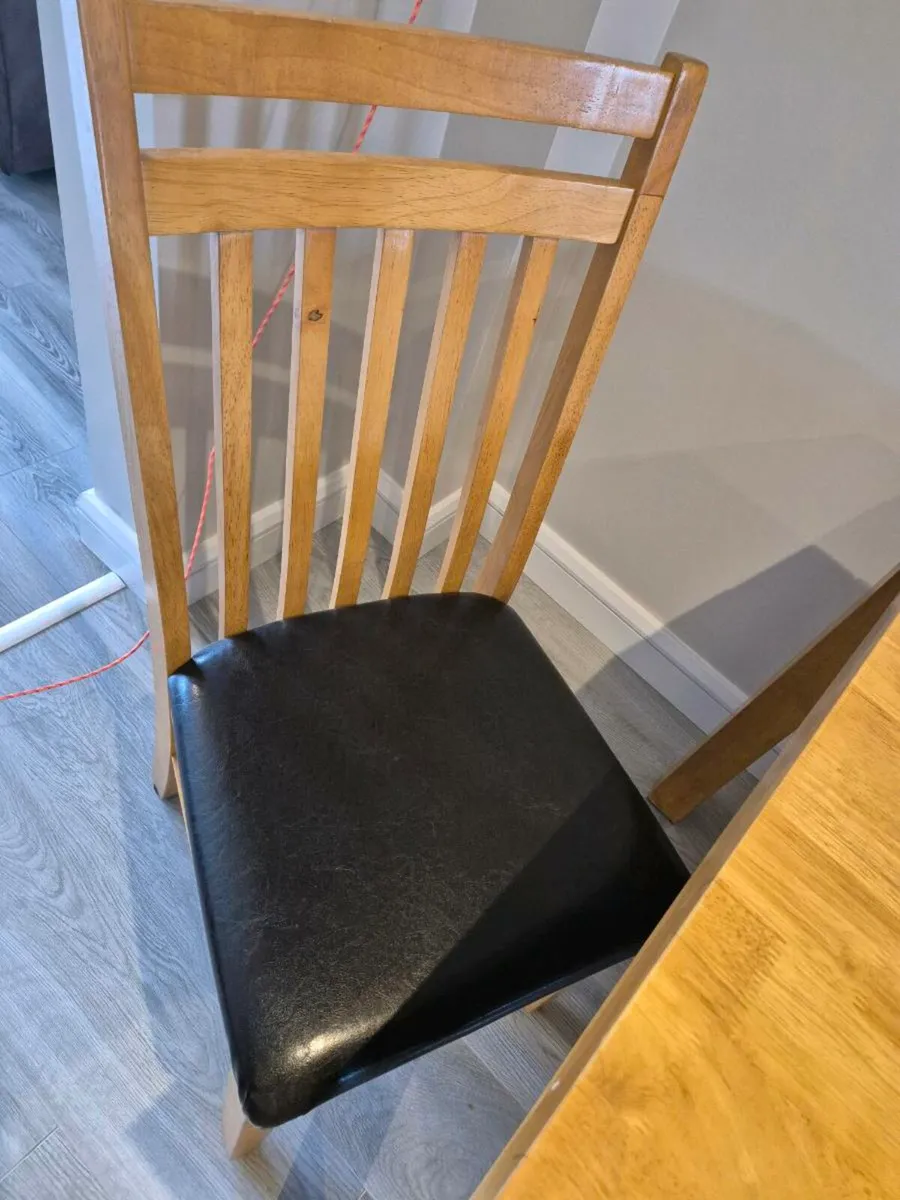 Kitchen table + 6 chairs - Image 2