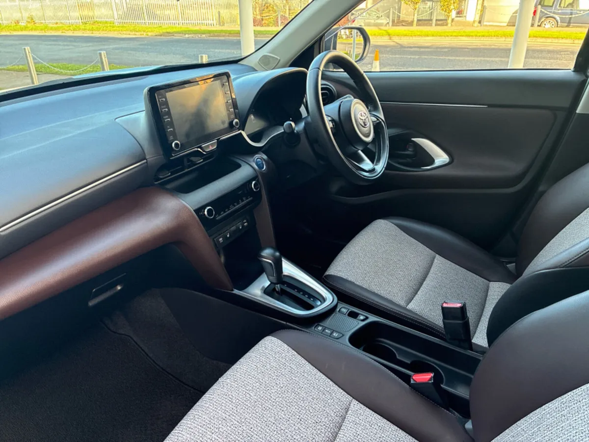 Toyota Yaris Cross 1.5L Petrol Hybrid Automatic - Image 3