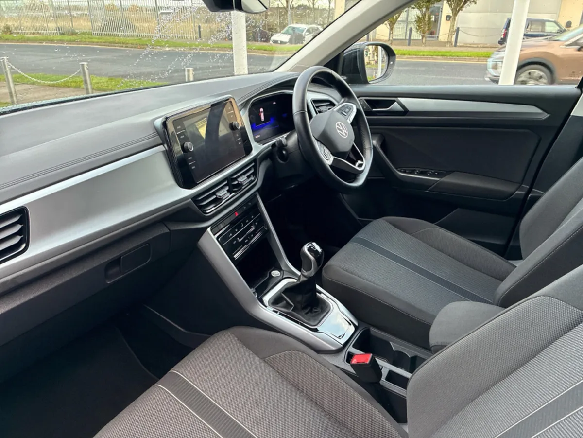 Volkswagen T-Roc ED 75 1.0 TSI MANUAL 6SPEED FWD 1 - Image 3