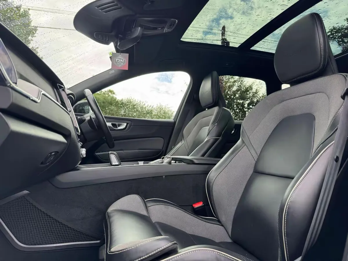 202 VOLVO XC60 R DESIGN T8 390BHP AWD MEGA spec - Image 3
