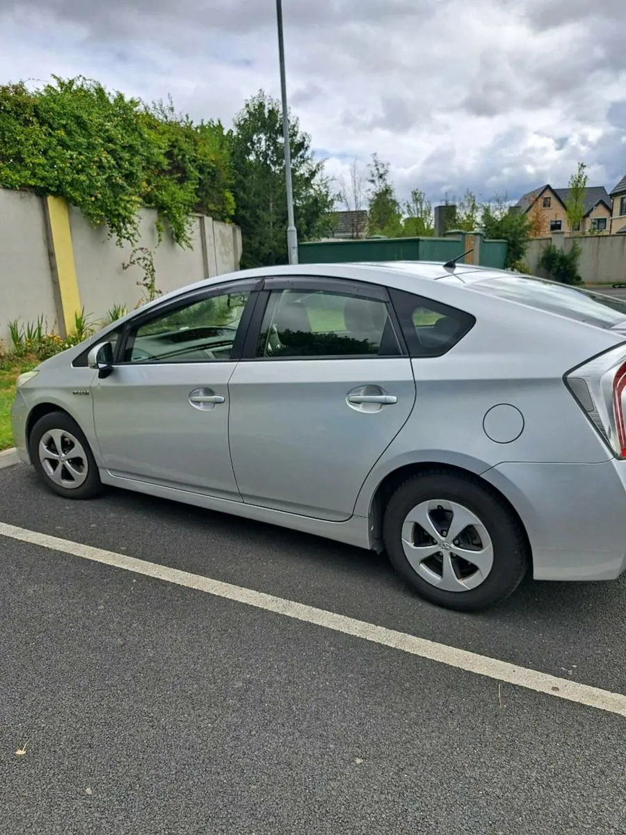 Toyota Prius 2013 - Image 2