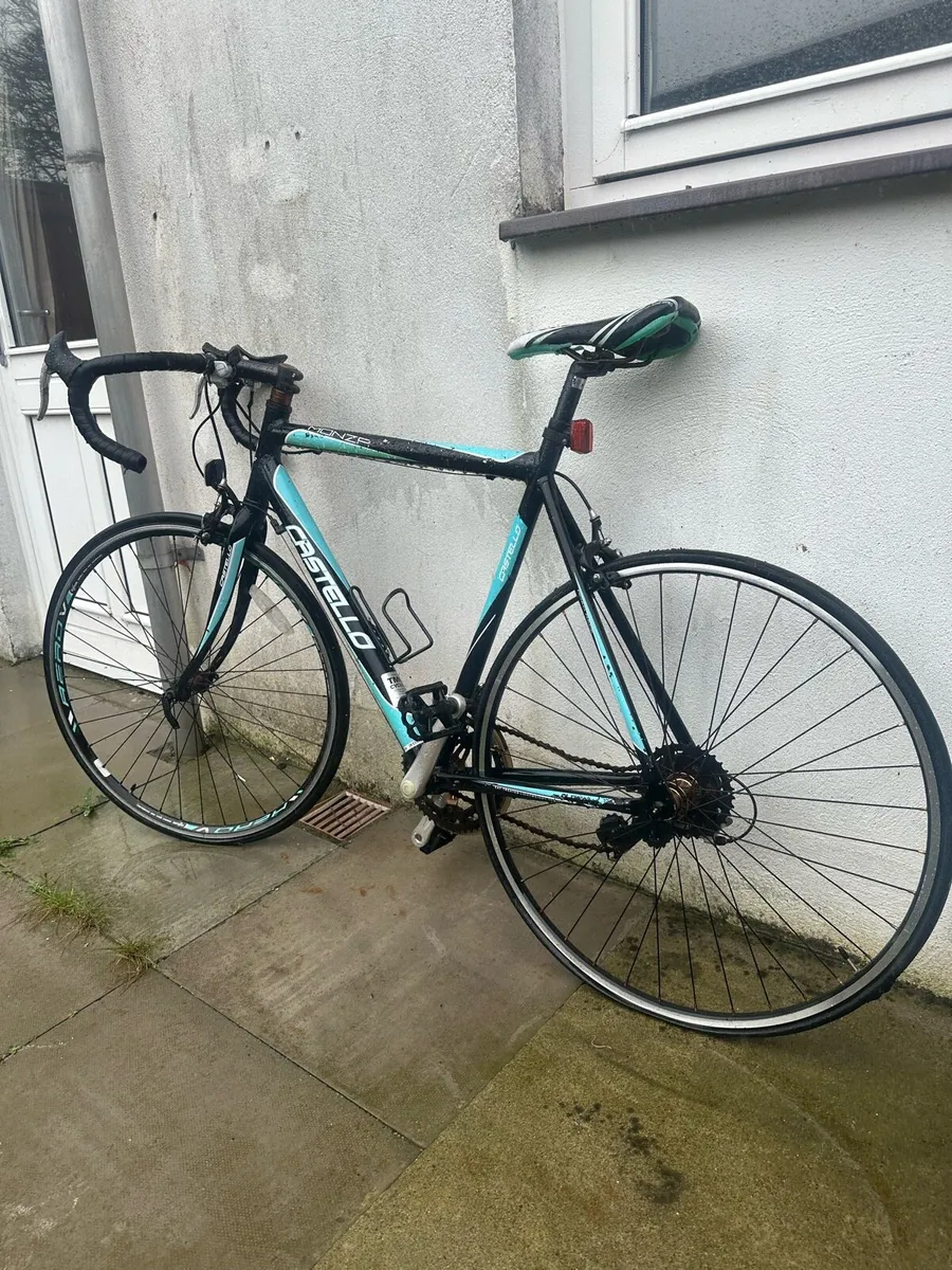 Road bike for repair or service - Image 2