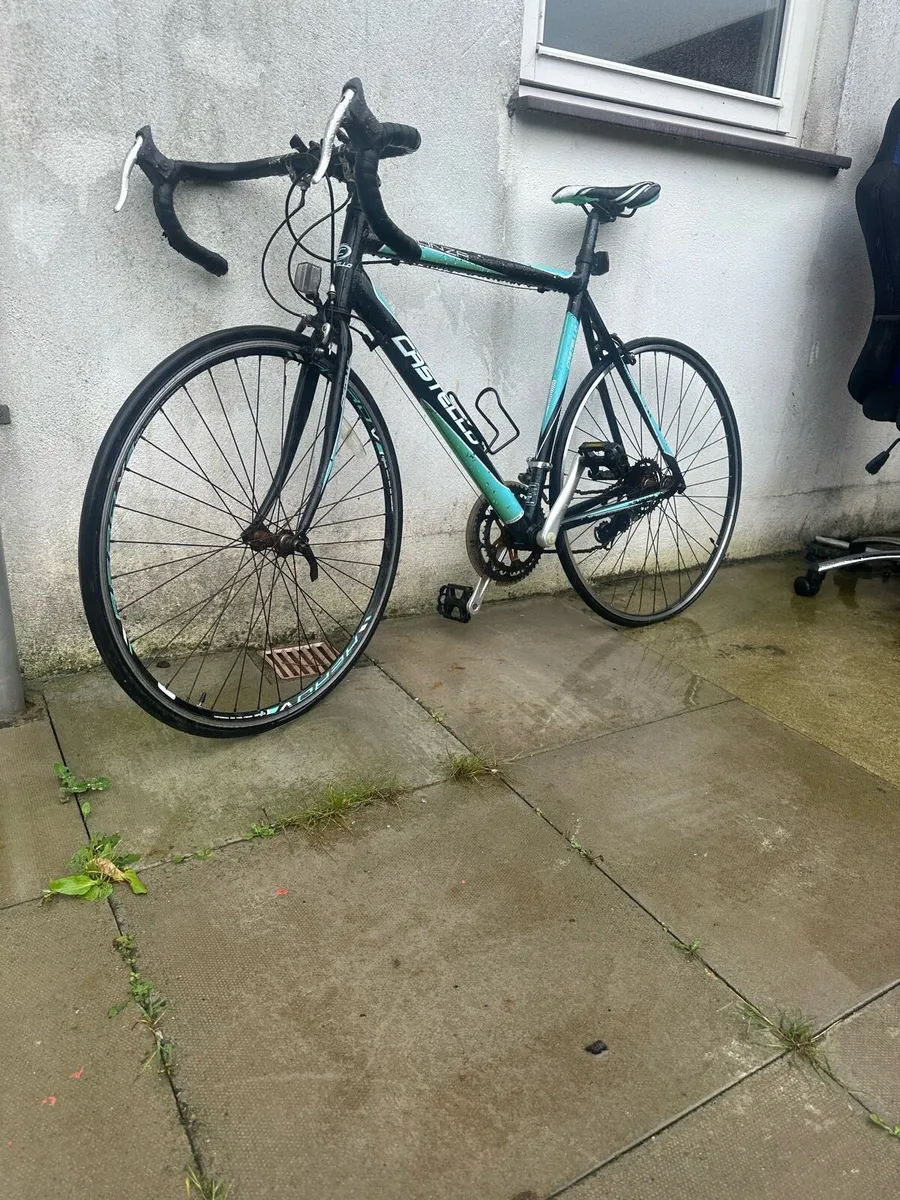 Road bike for repair or service - Image 3