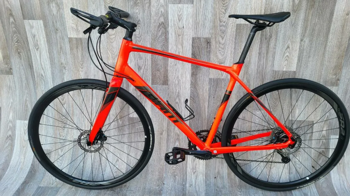 GIANT Fastroad flat handlebar racer - Image 1