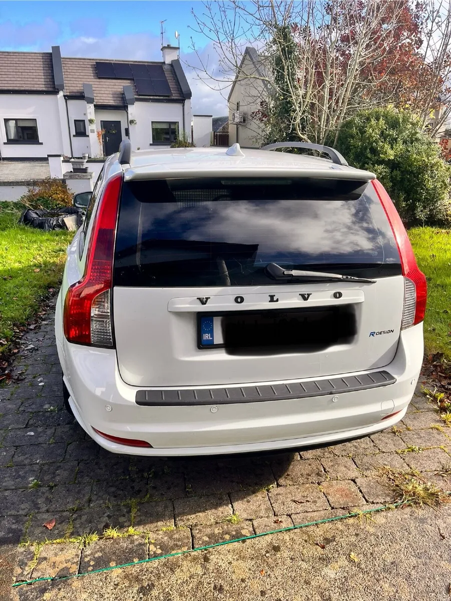 Volvo V50 2011 - Image 2