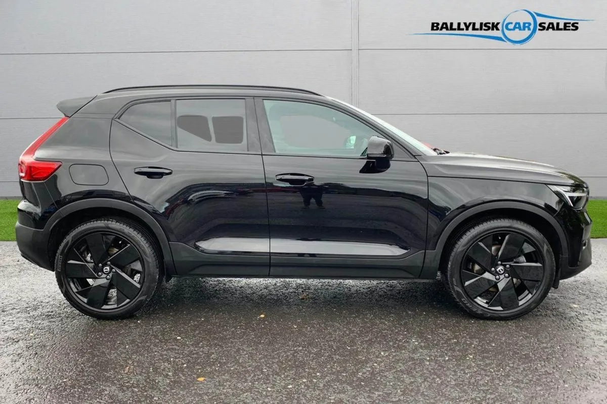 Volvo XC40 2.0 197PS B4 Mhev Plus Black Edition A - Image 3