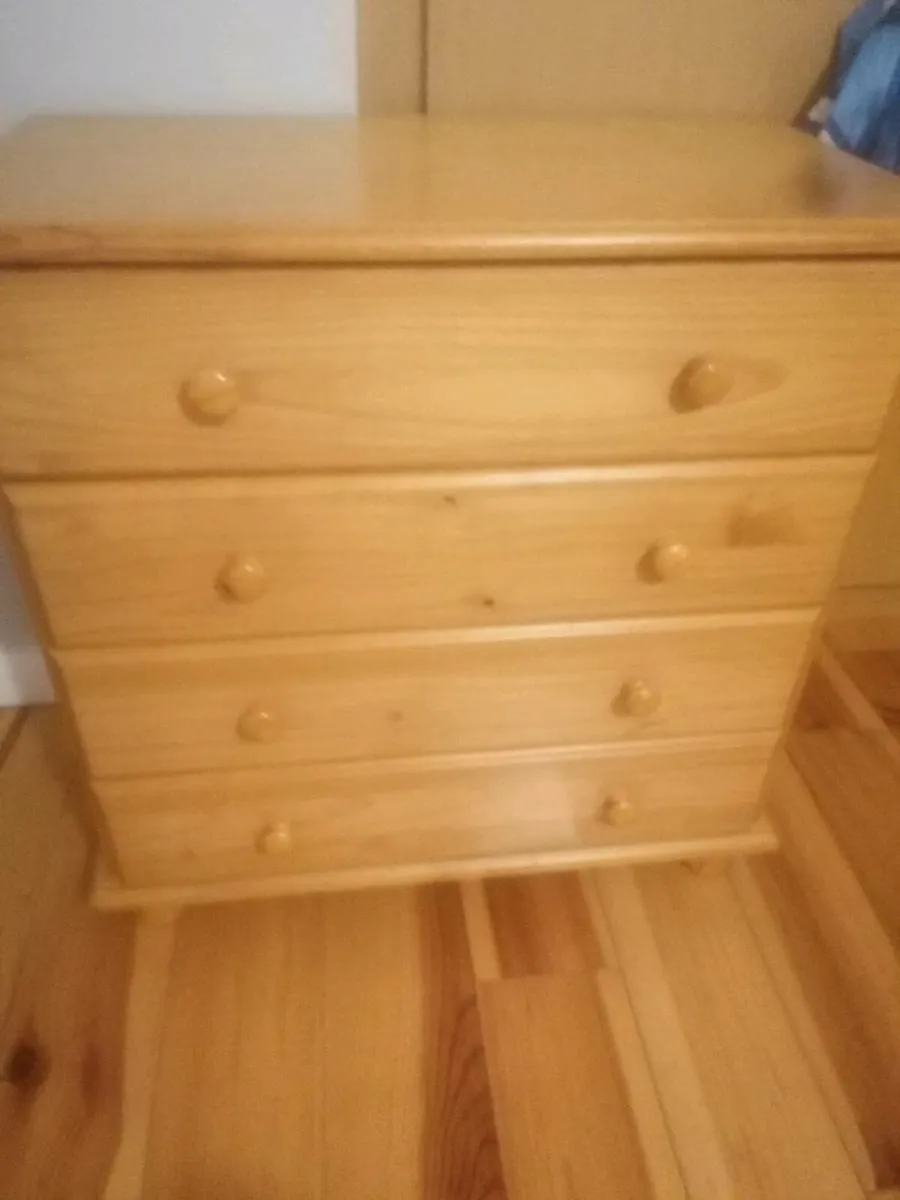 Chest of drawers