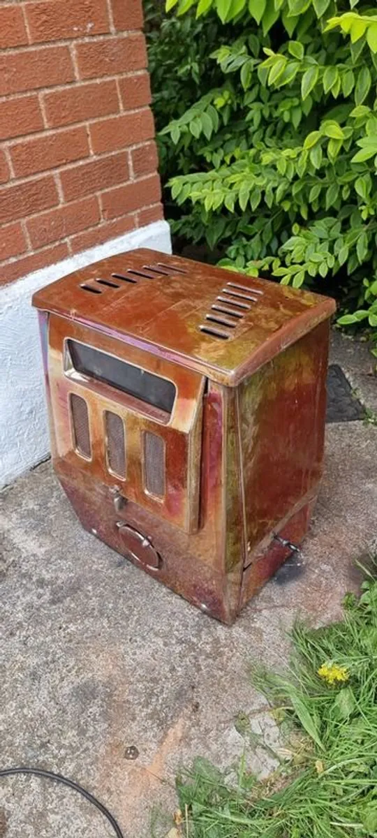 stove covered with a copper or brass patina - Image 1