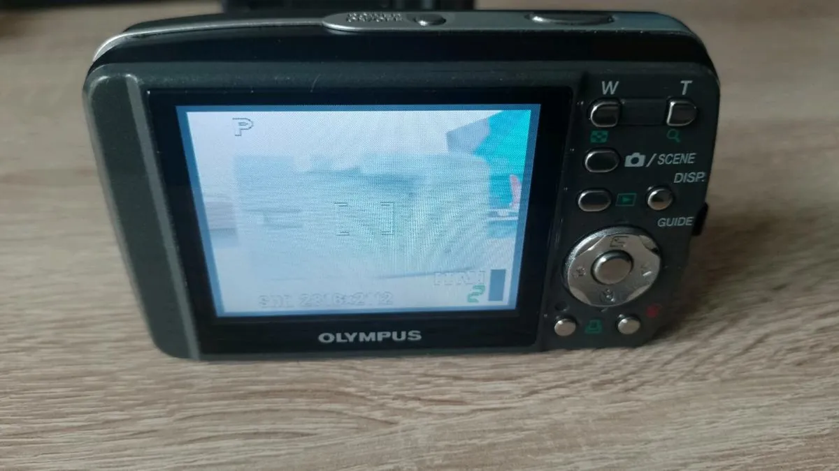 Olympus mju 600 Digital Camera - Image 2